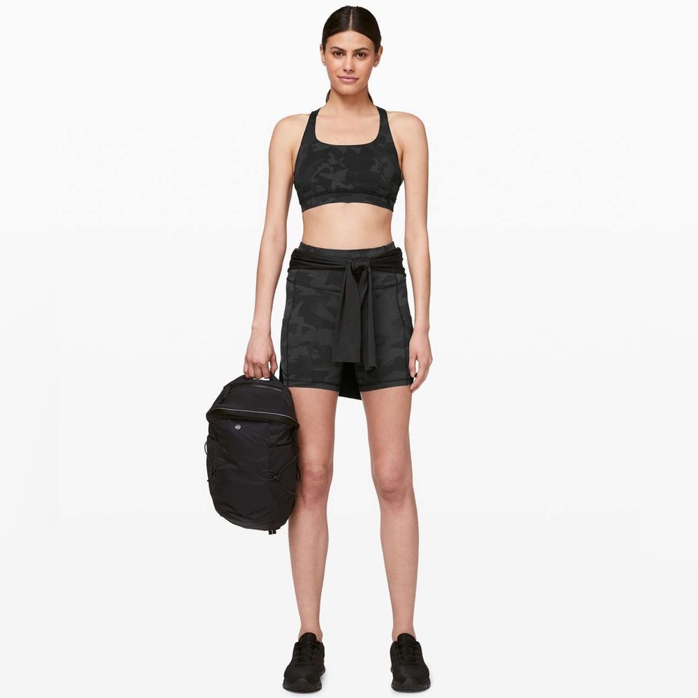 Lululemon Fast And Free Short 6" in Incognito Camo Multi Grey Size 8.